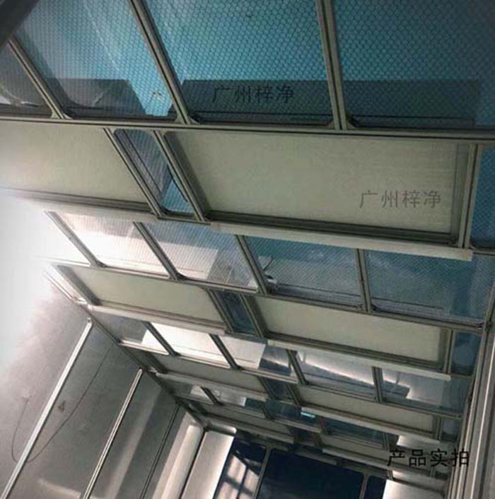 潔凈棚里面的高效過濾器是根據(jù)現(xiàn)場環(huán)境：現(xiàn)場環(huán)境對高效過濾器的性能有一定影響。如空氣質(zhì)量較差、塵埃較多的情況下，高效過濾器的更換周期應(yīng)適當(dāng)縮短。